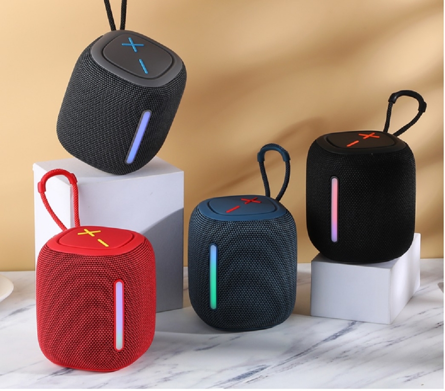 Φορητός IPX4 Αδιάβροχος Bluetooth ομιλητής 1500mAh μπαταρία RGB φώτα κρεμαστή ταινία AUX/TF/FM/USB αναπαραγωγή